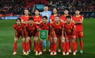 足球直播吧-中国女足队员在国际比赛中展现强大实力