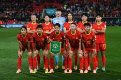 足球直播吧-中国女足队员在国际比赛中展现强大实力