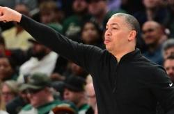足球直播在线观看免费-NBA球队主帅因疲劳辞职，球员哀叹