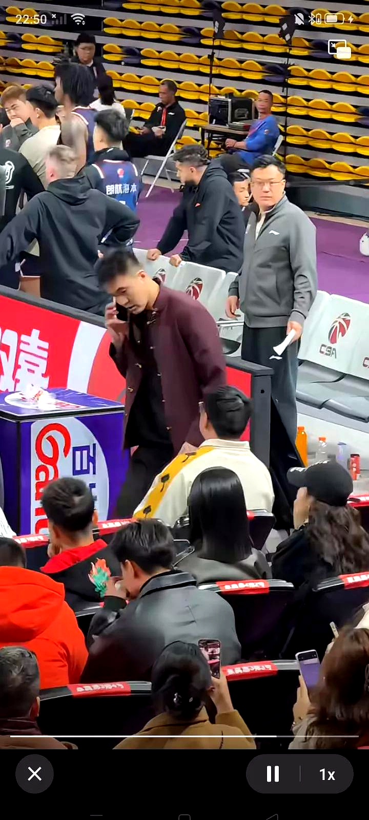 关于球星风采再现，现场球迷为之狂热的信息