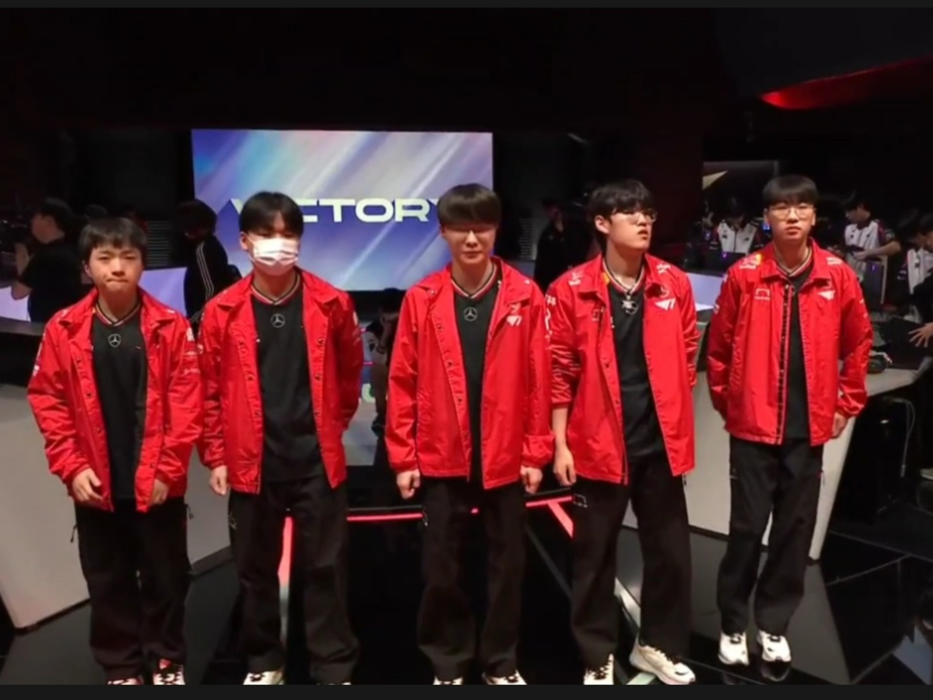 BRO翻盘KT，Faker开启传奇时刻淘汰赛3:0（广州）