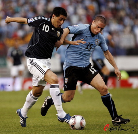 乌拉圭力克英格兰,阿奎罗送出助攻的简单介绍 乌拉圭力克英格兰,阿奎罗送出助攻的简单介绍