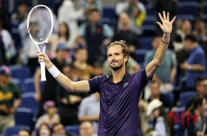 西班牙网球队横扫法国网球队,梅德韦杰夫关键制胜的简单介绍 西班牙网球队横扫法国网球队,梅德韦杰夫关键制胜的简单介绍